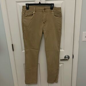 Men’s Mugsy Jeans. Slim Fit, Stretch. Color: Tan. Size:33x30.